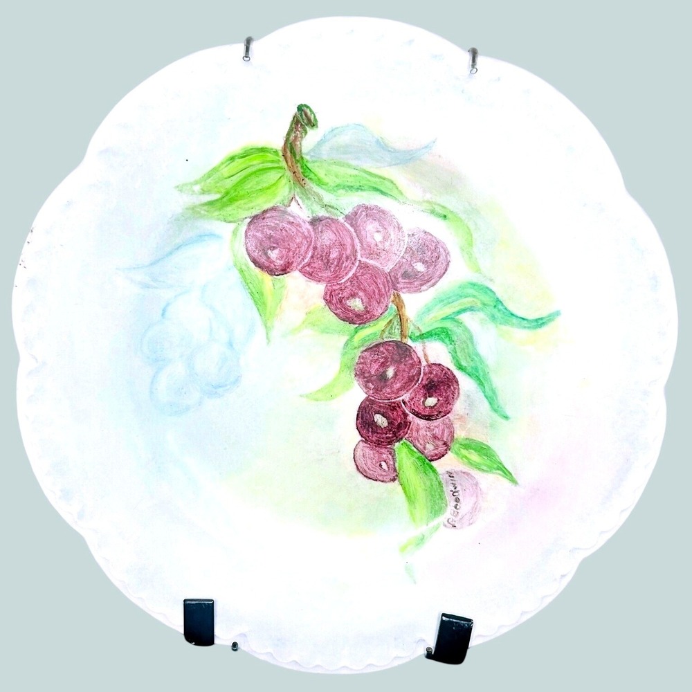 Johnson Bros England ~VTG 10 in. Rd Decorative Plate Purple Grapes~ Hand Painted